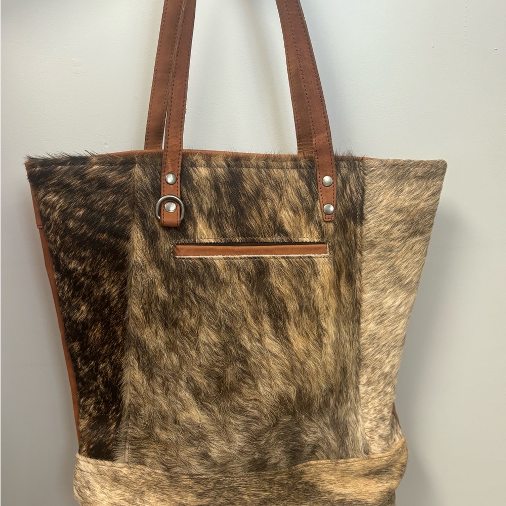 NWOT Top Notch Brown Multi Cowhide And Leather Carry Tote. Width 17” Height 16”